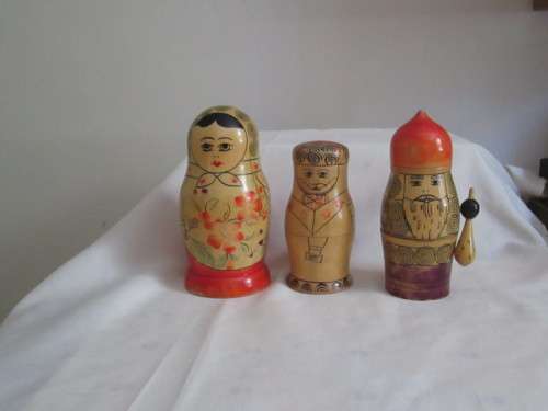 3 WOODEN MATRYOSHKA RUSSIAN DOLLS