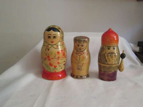 3 WOODEN MATRYOSHKA RUSSIAN DOLLS