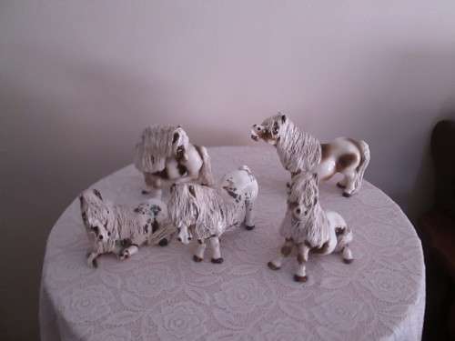 FAMILY OF 5 CHEVAL PONIES 13 CM HEIGHT