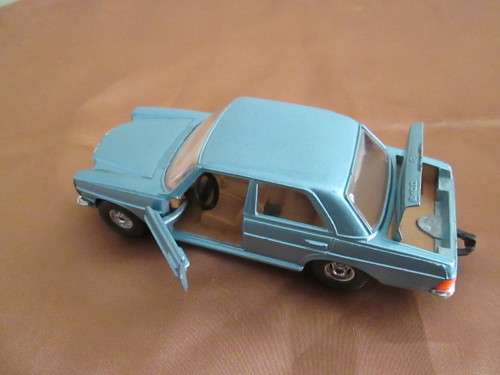 CORGI MERCEDES-BENZ 240 D CAR  MADE IN BRITAIN PATENT 1278081