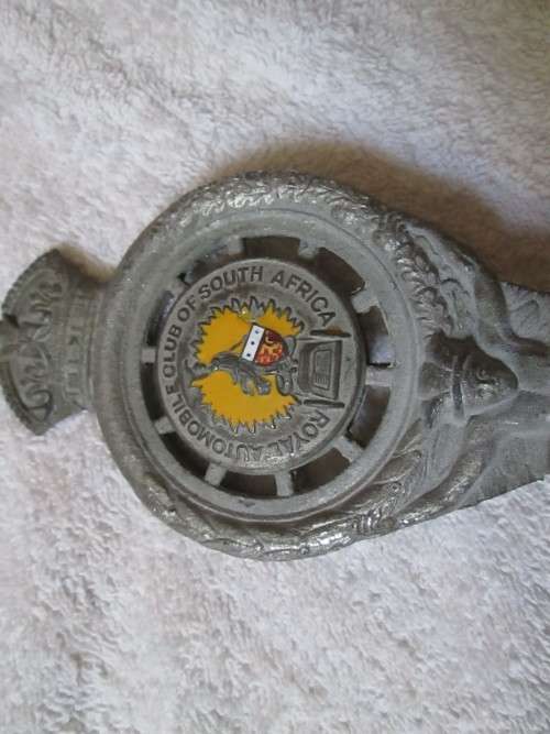 BADGE BY ROYAL AUTOMOBILE OF SOUTH AFRICA  NO 955 UNION JACK FLAG AT BACK DATED 1915 TO 1965.