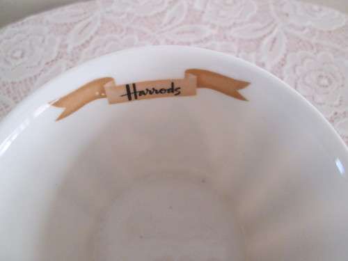 HARRODS MUG WITH PICTURE OF SCOTTY  DOG PLUS 2 TINS