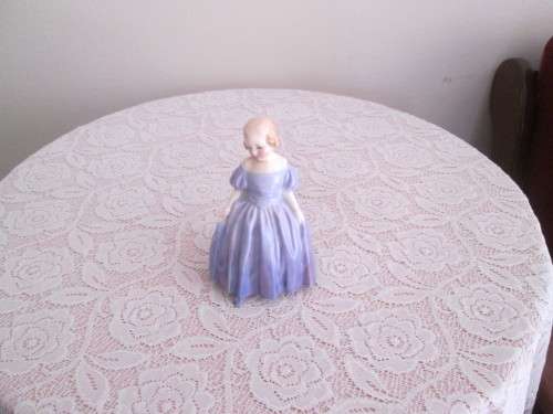 ROYAL DOULTON FIGURINE MARIE