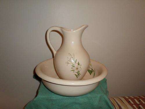 PORCELAIN BATHROOM SET - WASH BASIN AND JUG