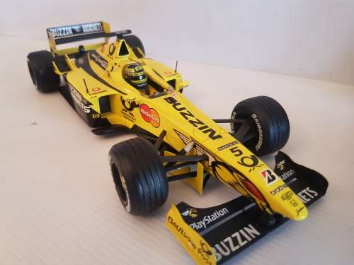 1 in 18 Formula 1 racer