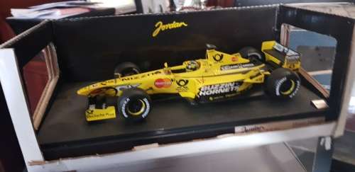 1 in 18 Formula 1 racer