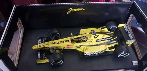1 in 18 Formula 1 racer