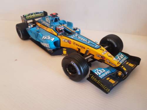 1 in 18 Renault F1 team racer