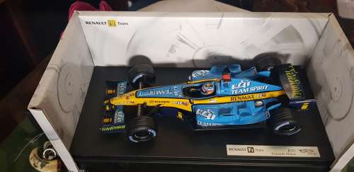 1 in 18 Renault F1 team racer