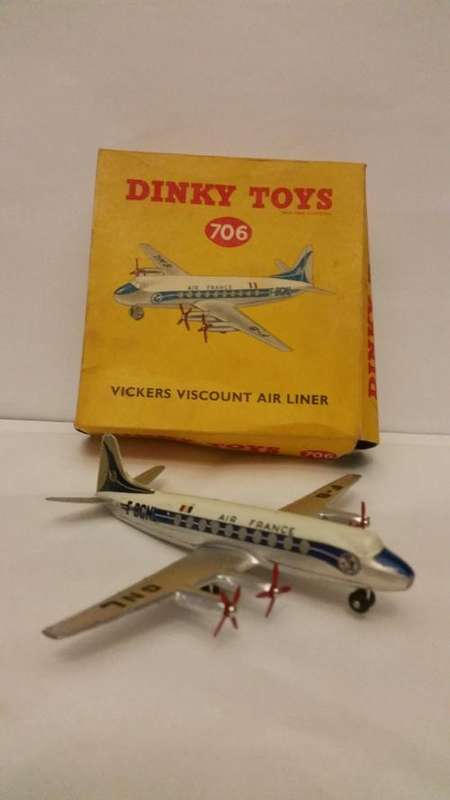 Dinky toy no: 706 Vickers Viscount air liner
