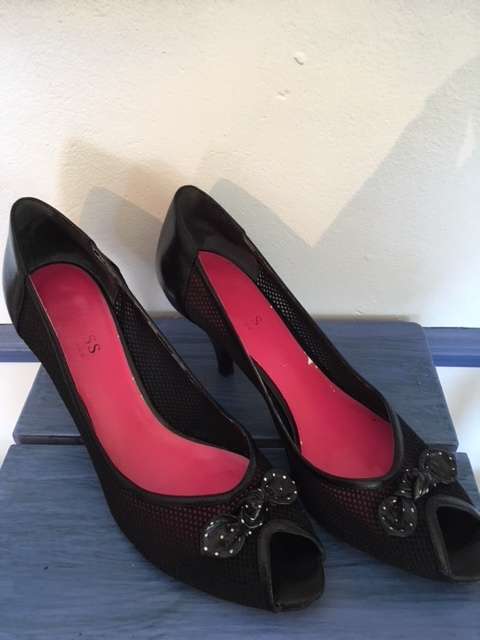 Black mesh peep toe kitten heels by Guess
