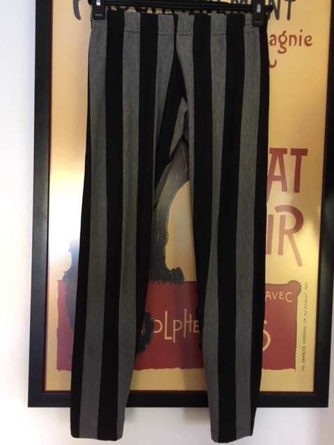 Black and grey stripe leggings
