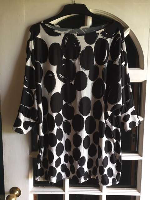 Bold black and white polka dot print 3/4 sleeve top