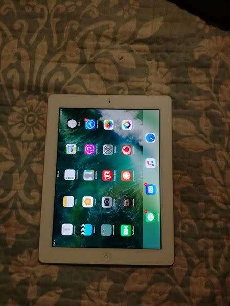 Apple IPad 4, 32 GB WiFi and 3G + charger