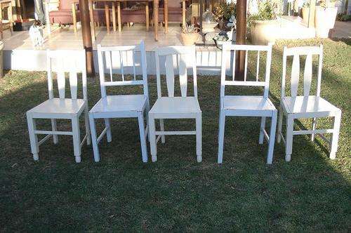 FIVE STURDY CHAIRS IN EXCELLENT CONDITION AS ONE LOT AT R1 START!!!!