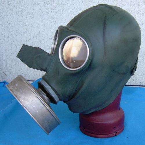 Original German World War II Gas mask and Filter  (16/13)