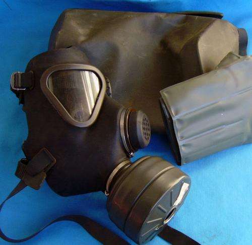 Original German Army Bundeswehr Gas Mask with filter and Bag (29/30)