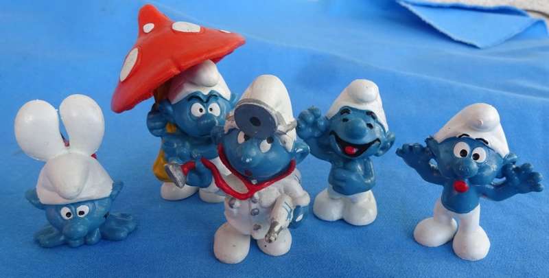 5 different Peyo Schleich Bully Smurfs  (13c/34)