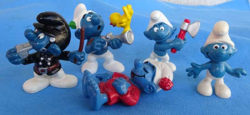 5 different Peyo Schleich Bully Smurfs  (13c/36)