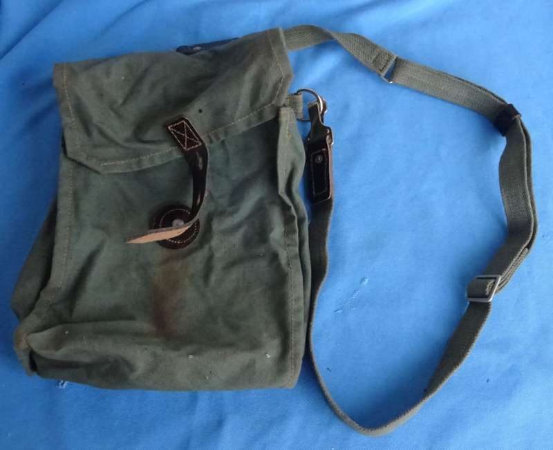 Original east German Army NVA Gas Mask Bag first model 1960 (T/24)