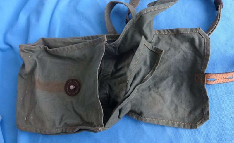 Original east German Army NVA Gas Mask Bag first model 1960 (T/24)