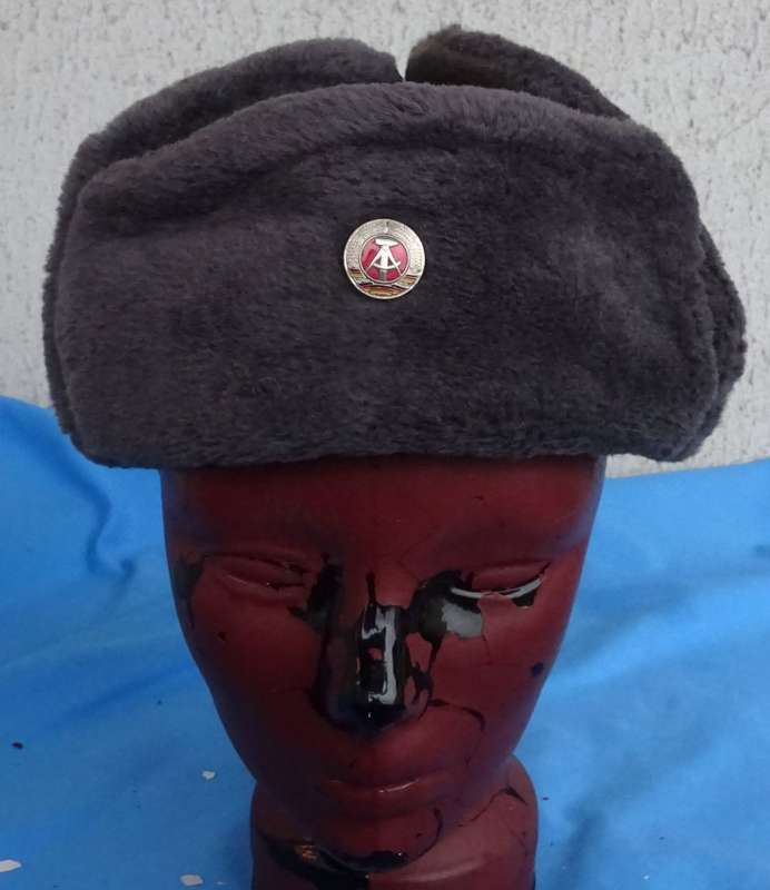 Original east German Army NVA winter Cap size 57 (T/8)