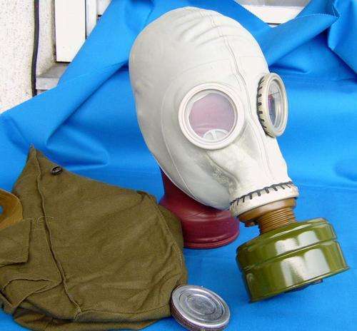 Original East German Army NVA Gass mask with Bag unused condition (0J56)