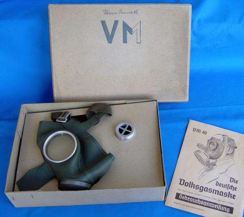 Original German World War II Gass mask with Box and instruction manual(0Q20)