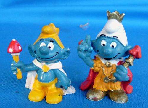 2 different King Emperor Smurfs Peyo Bully Schleich west Germany (0S05)