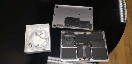 MACBOOK PRO 13" MID 2017 - A1708 *** NOT WORKING - SOLD FOR SPARES***