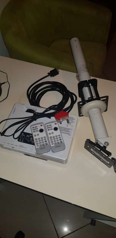EPSON EMP-1715 LCD PROJECTOR