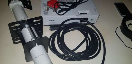 EPSON EMP-1715 LCD PROJECTOR