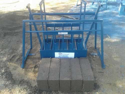 Maxi brick machine