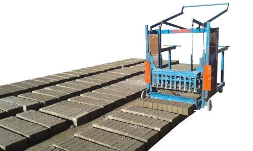 Maxi brick manual machine