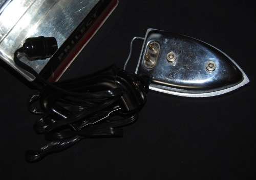 PRILECT VINTAGE TRAVELING IRON MADE IN ENGLAND