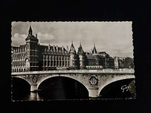 1930'S PARIS LE PALAIS DE JUSTICE ET LA CONCIERGERIE PHOTO POST CARD BY GUY PHOTOGRAPHER UNUSED