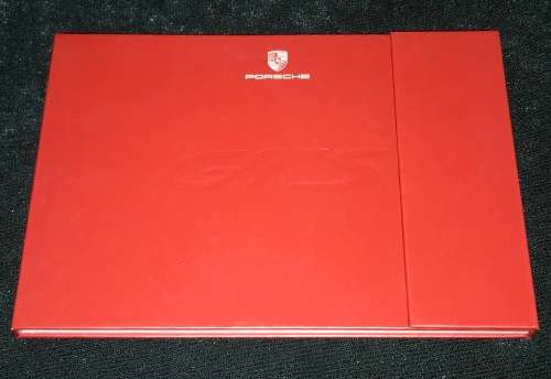PORSCHE MACAN GTS BOOK