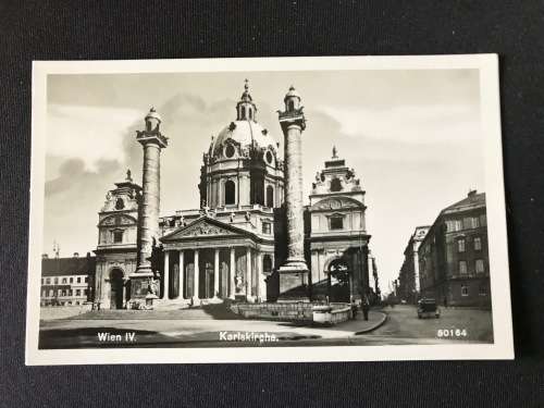 VIENNA KARLSKIRCHE. VINTAGE POSTCARD UNUSED