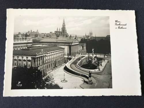WIEN PARLAMENT & PALAIS EPSTEIN. VINTAGE POSTCARD UNUSED