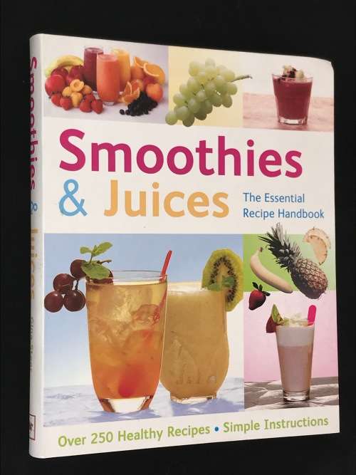 SMOOTHIES & JUICES THE ESSENTIAL RECIPE BOOK