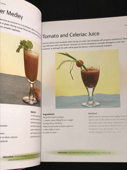 SMOOTHIES & JUICES THE ESSENTIAL RECIPE BOOK