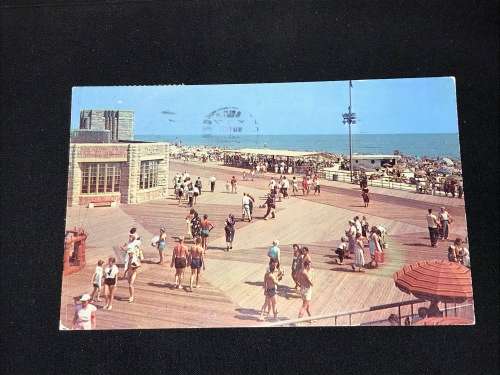 VINTAGE POSTCARD OF JONES BEACH LONG ISLAND USA