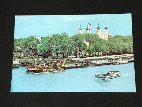 VINTAGE POSTCARD OF TOWER OF LONDON UK