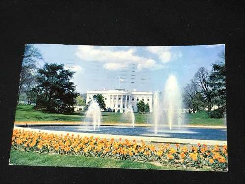 VINTAGE POSTCARD OF THE WHITE HOUSE WASHINGTON USA 1957