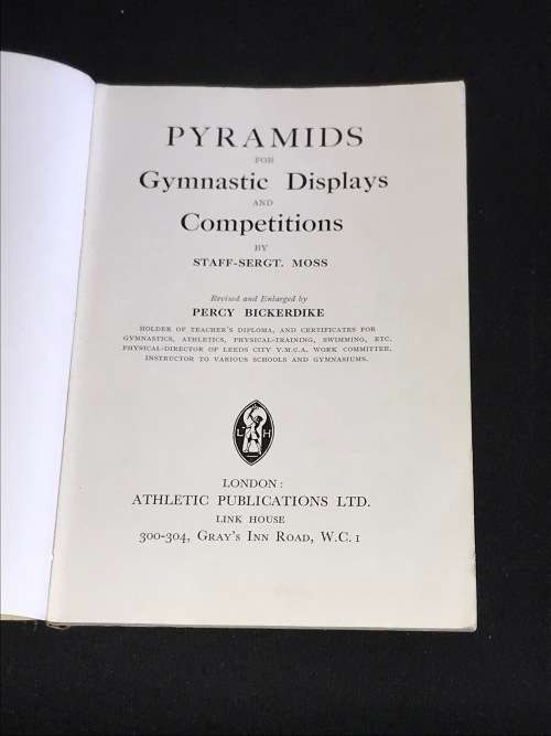 PYRAMIDS FOR GYMNASTIC DISPLAYS AND COMPETITIONS
