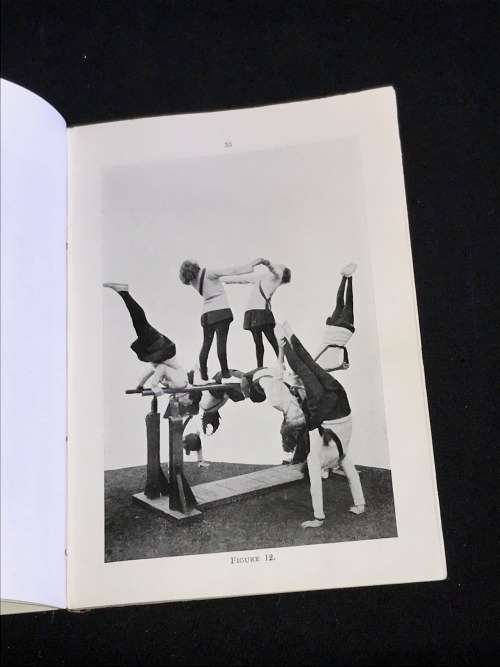 PYRAMIDS FOR GYMNASTIC DISPLAYS AND COMPETITIONS