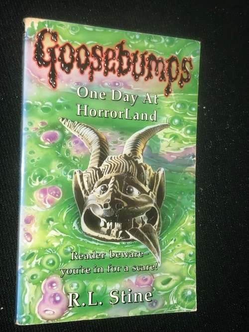 GOOSEBUMPS ONE DAY AT HORRORLAND BY R.L. STINE