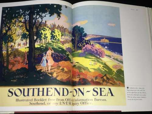 I NEVER KNEW THAT ABOUT ENGLAND BY CHRISTOPHER WINN