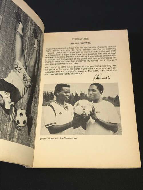 SOCCER WITH GARY BAILEY AN EASY MANUAL FOR COACHES AND PLAYERS - OLYMPIC ACADEMY SERIES