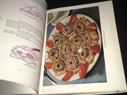 THE ROYAL HOSTESS SOUTH AFRICA`S OWN COOK BOOK
